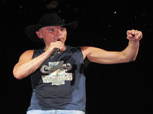 Kenny Chesney reflects on performing with Eddie Van Halen: 'It was so alive'
