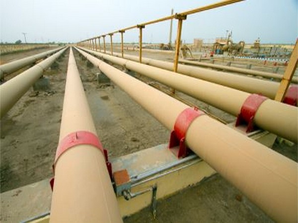 Iraq signs deals with UAE firm to develop three oil, gas fields