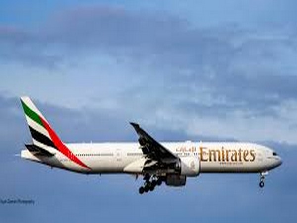 Emirates temporarily suspends flights to Sudan