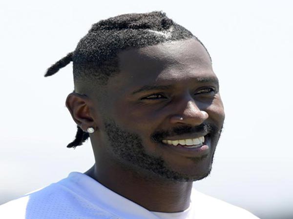 Raiders' Antonio Brown threatens to quit football over new helmet: reports