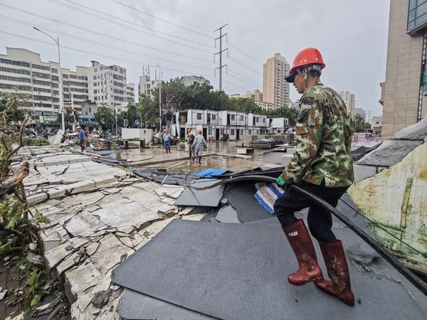 Taiwan copes with super typhoon