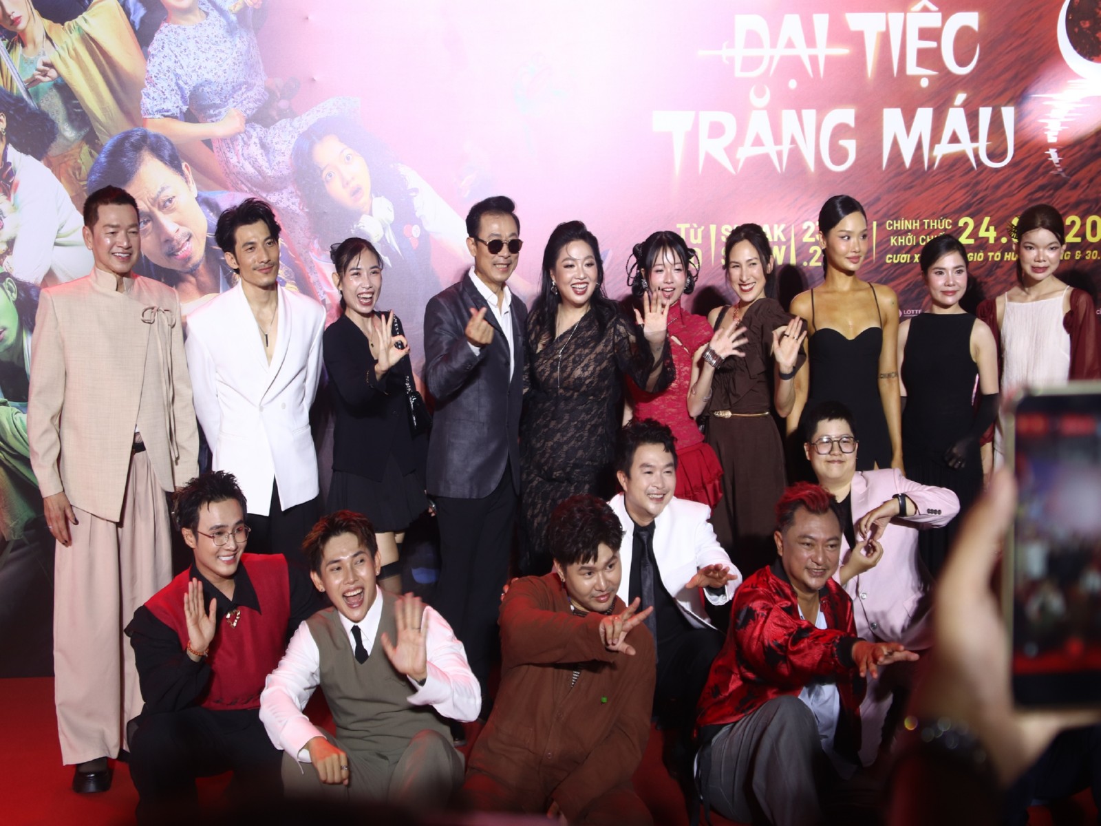 Viet Huong reunites with Van Son