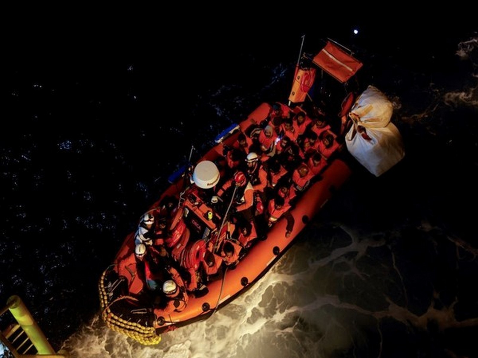 19 killed after migrant boat sinks off Turkiye