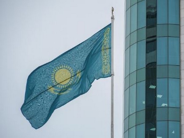 Kazakhstan starts building new railroad to China