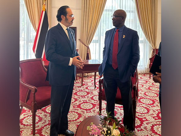 Special Envoy of Minister of Foreign Affairs discusses enhancing bilateral relations with Prime Minister of Trinidad and Tobago