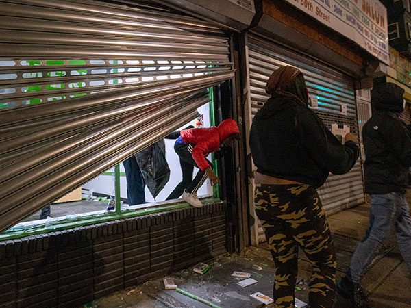 Philadelphia police say 1,000 looters targeting businesses on second night of protests