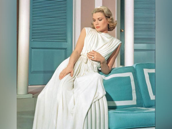 Grace Kelly wore her real platinum engagement ring from Prince Rainier in her final film High Society from Cartier