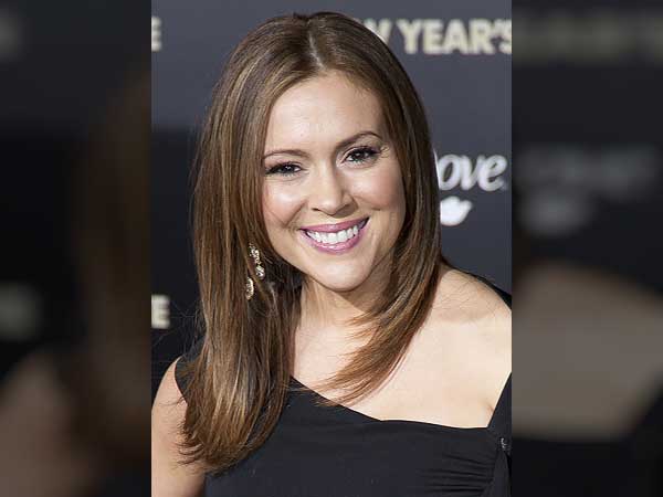 Alyssa Milano extends 'olive branch' to Trump supporters after months of scathing rebukes
