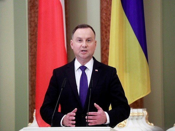 Polish president refers gov't budget to top court over legality "doubts"