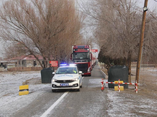 Türkiye-Armenia border gate reopens after 30 years for quake aid