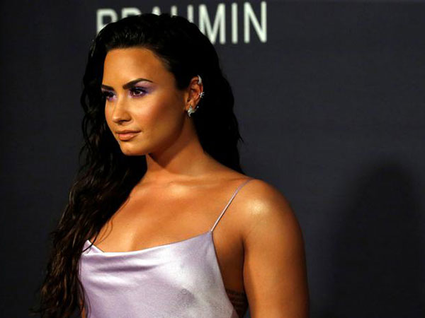 Demi Lovato's alleged nude photos released by hackers on her own Snapchat