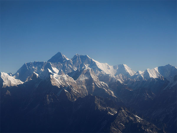 Six people killed in chopper crash near Mount Everest