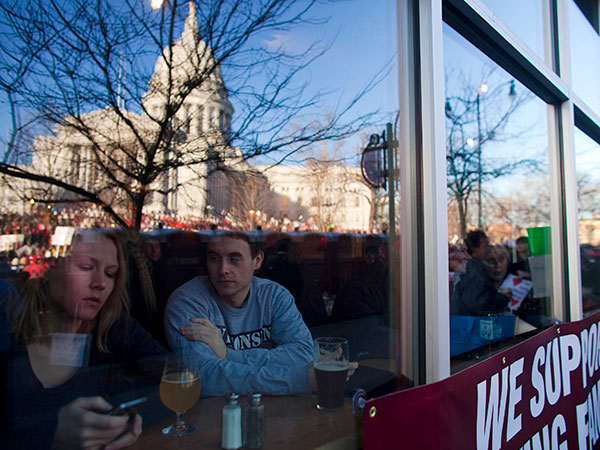 Wisconsin restaurant installs virus-killing lights in its dining room, bar area