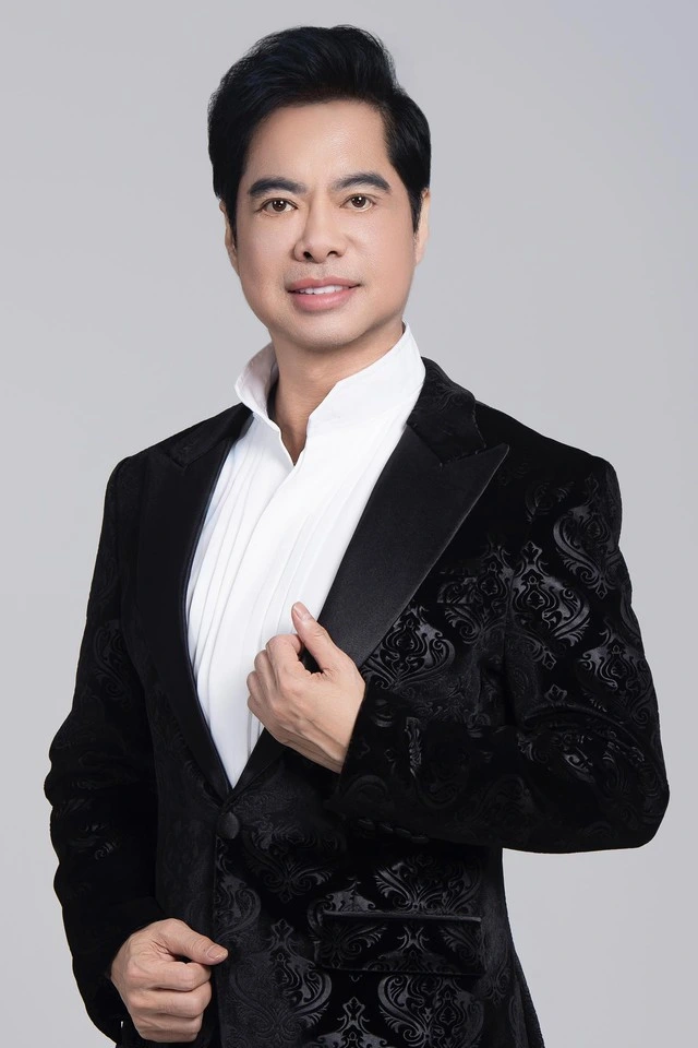 Ngoc Son broke down in tears when recounting the story behind the song 'Father's Love'