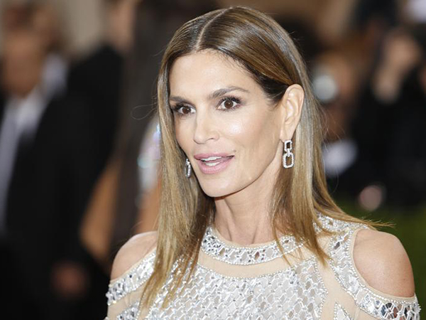 Cindy Crawford body-shamed over bikini photo: 'Getting a little old for this'
