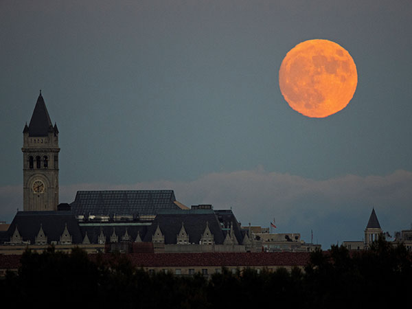 Rare Halloween blue moon thrills skywatchers