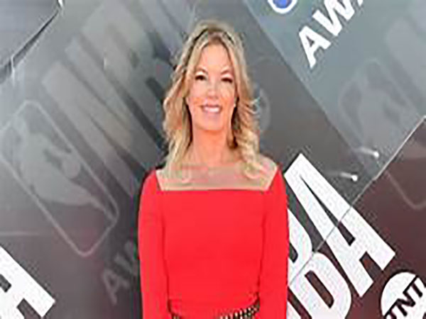 Lakers owner Jeanie Buss shares vile letter she received from racist fan: 'Why don't you look in the mirror'