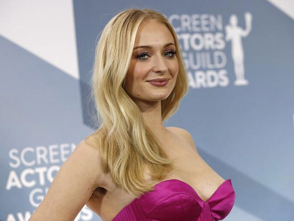 Sophie Turner seemingly slams Evangeline Lilly over social distancing comments