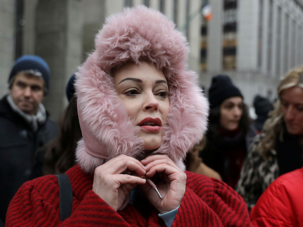 Rose McGowan rips Jeffrey Toobin's defenders amid '#MeToobin' masturbation scandal