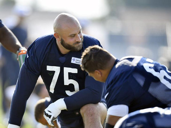 Chicago Bears' Kyle Long booted from practice after fight with rookie defensive lineman: report