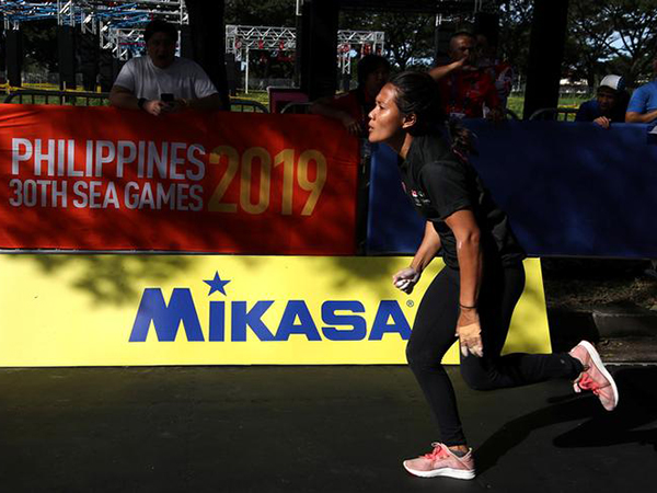 Thais open account with three golds