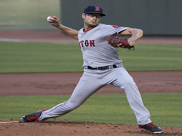 Dodgers' Joe Kelly suspended 8 games for buzzing, mocking Astros