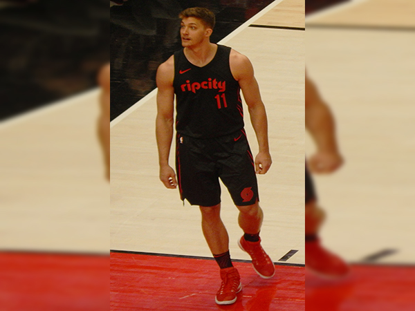 Heat's Meyers Leonard on why he stands for national anthem