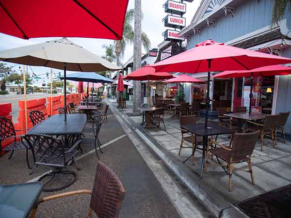 Judge slams LA's outdoor-dining ban, but they still can't reopen