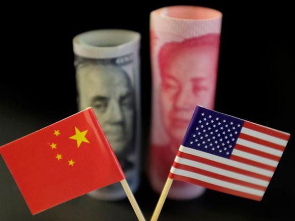 New York stock indexes hammered as China allows yuan to devalue