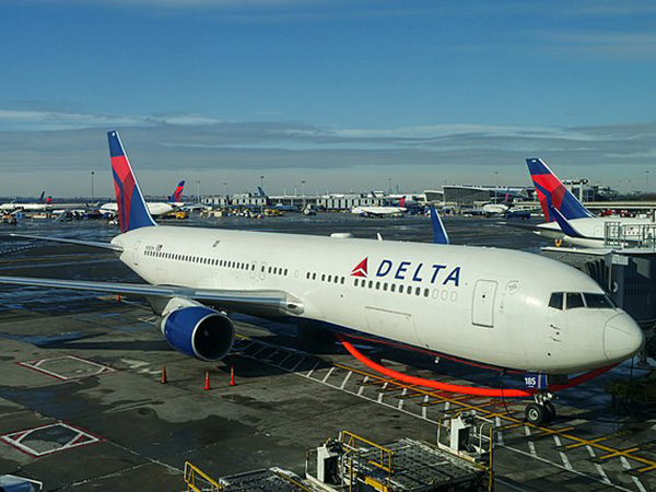 Delta CEO calls New York-London travel corridor 'complicated,' as airlines aim to revive transatlantic travel