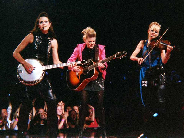 Country group Dixie Chicks changes name to The Chicks