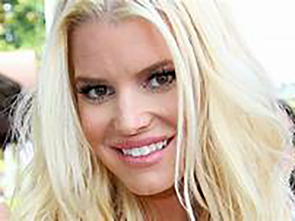 Jessica Simpson flexes killer leg muscles in tiny workout gear following 100-lb. weight loss