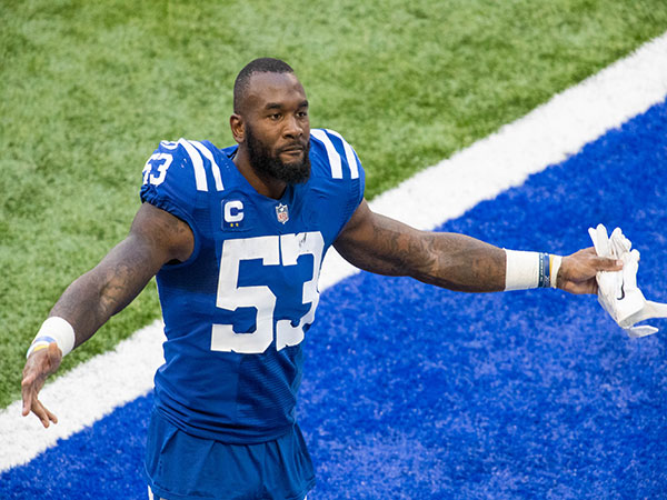 Colts' Darius Leonard throws fan his glove with wedding ring inside it after the game