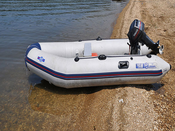 Navy lieutenant, wife accused of conspiring to smuggle inflatable boats to China