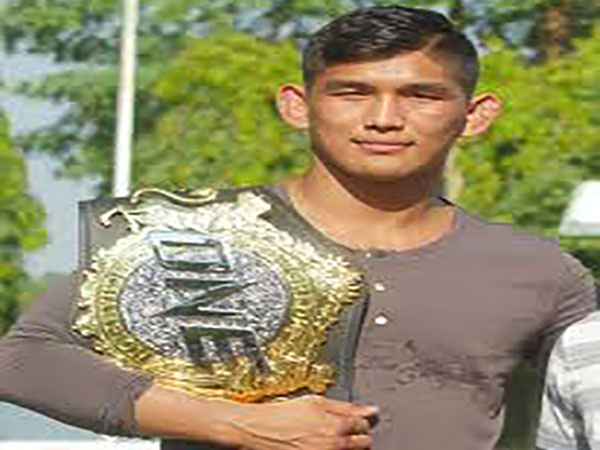 Aung La N Sang successfully defends world championship belt against Brandon Vera