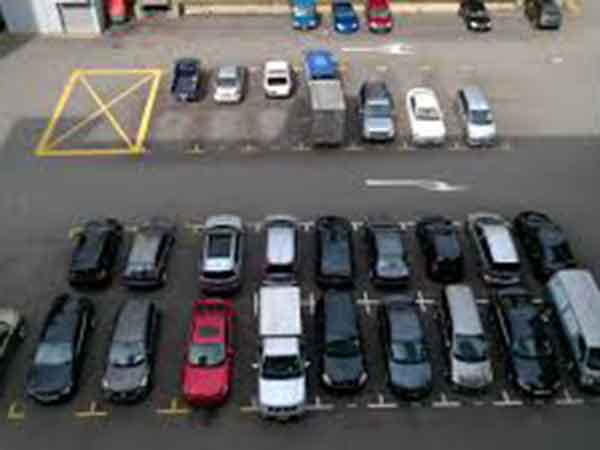 UAE police issue car parking warning