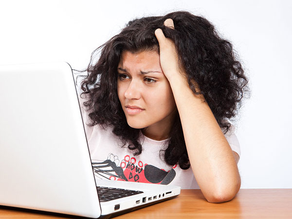 Below-average students’ Facebook use linked to lower grades, study finds