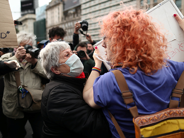 Anti-mask protest in Montreal draws large crowd, propelled by U.S. conspiracy theories