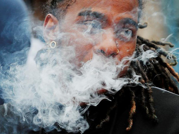 Alberta confirms province's 1st case of severe vaping-associated lung illness