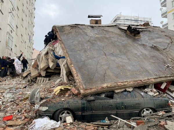 Emirati squad saves a child and a guy 120 hours after Türkiye earthquake