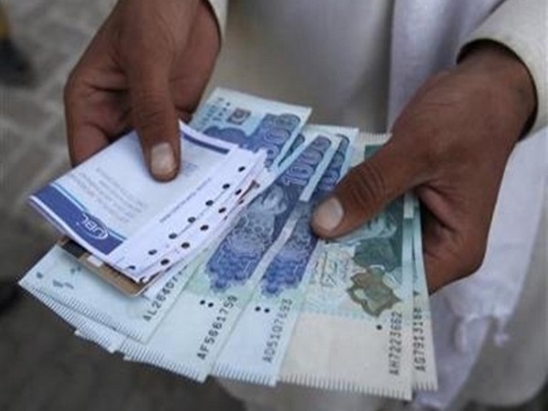 Pakistani rupee hits record low against U.S. dollar amid economic challenges