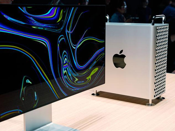 Apple warns its new credit card shouldn't go in your wallet - or your pocket, or your purse