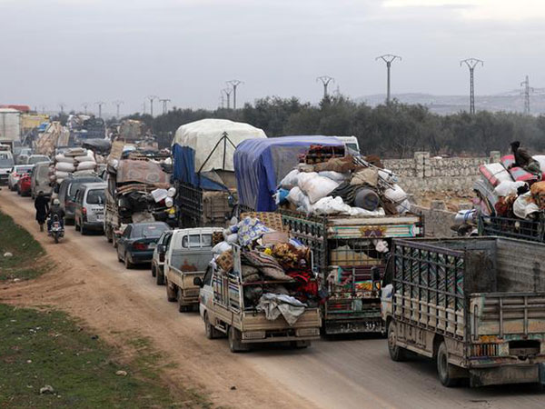 'Catastrophe' looms as displaced Syrians flee toward closed Turkish border