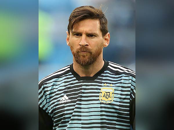 Lionel Messi scores as Cristiano Ronaldo misses Barcelona's victory over Juventus