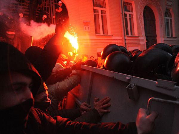Police, protesters clash after Belarus presidential vote