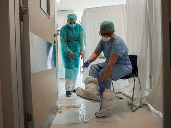 Coronavirus: Experts answer your burning COVID-19 questions