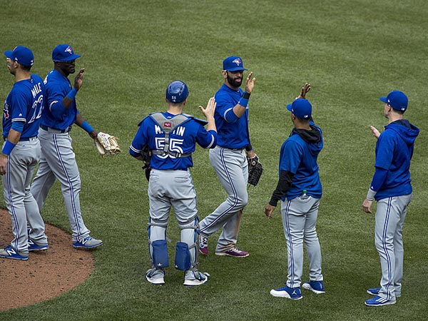 Blue Jays' Teoscar Hernandez to have MRI after experiencing left rib cage stiffness