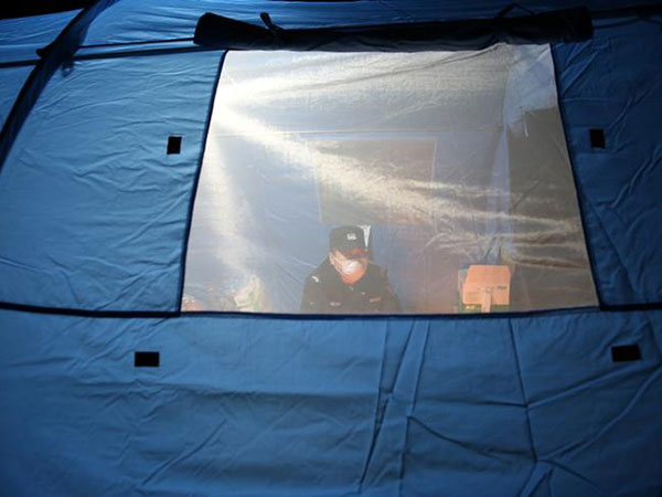 Travel restrictions during outbreak needless and illegal, global law experts say