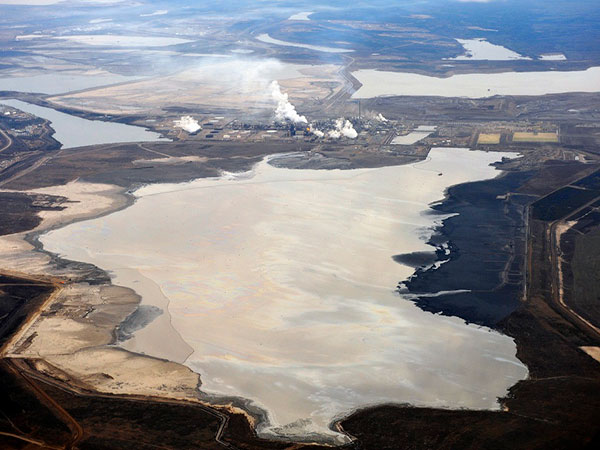 Environmental watchdog says it found 'strong' evidence oilsands tailings ponds are tainting groundwater