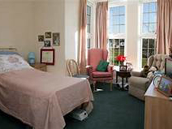 Hundreds of COVID-19 deaths in UK care homes